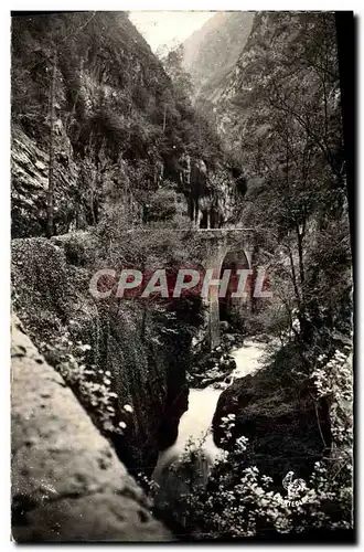 Cartes postales moderne Eaux Chaudes Le Pont et la Cascade du Hourat