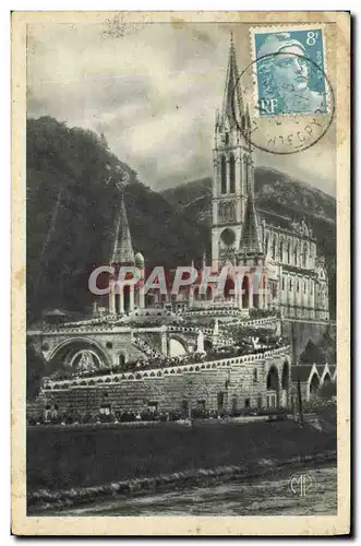 Cartes postales Lourdes La Basilique un jour de Pelerinage national