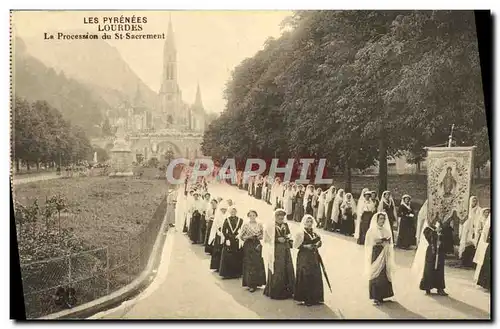 Ansichtskarte AK Lourdes La Procession du St Sacrement