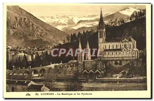 Cartes postales Lourdes La Basilique et les Pyrenees