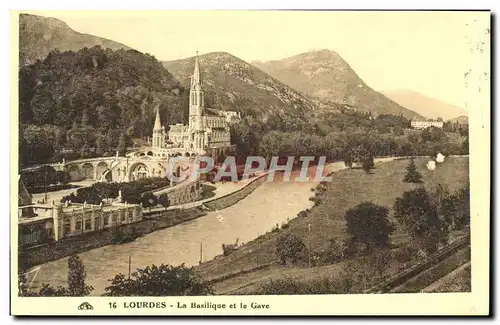 Cartes postales Lourdes La Basilique et le Gave