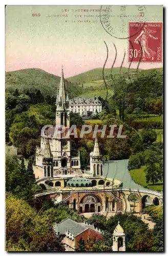 Cartes postales Lourdes Vue plongeante de la basilique et la vallee du Gave