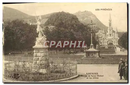 Cartes postales Lourdes Statue de Saint Michel et les Allees