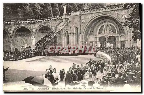 Cartes postales Lourdes Benediction des Malades Devant le Rosaire