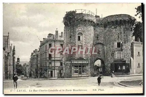 Ansichtskarte AK Laval la Rue Charles Landelle et la Porte Beucheresse