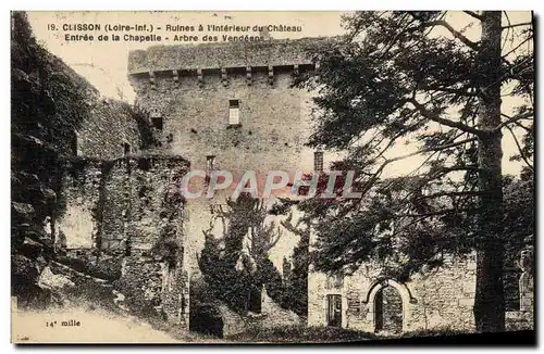 Ansichtskarte AK Clisson Ruines A l&#39Interieur Du Chateau Entree De La Chapelle Arbre des Vendeens