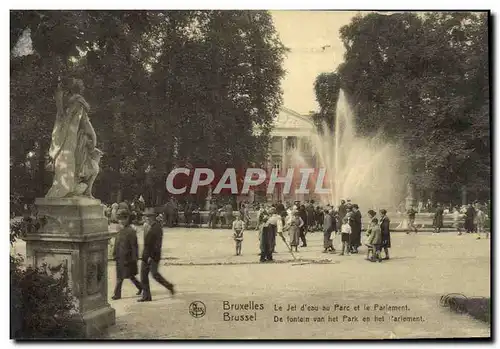 Cartes postales Bruxelles Le Jet D'Eau Au Parc Et Le Parlement