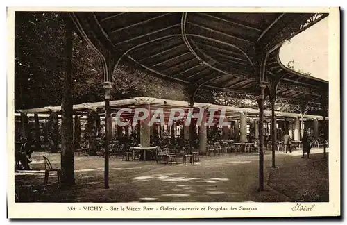 Cartes postales Vichy Sur le Vieux Parc Galerie couverte et pergolas des sources