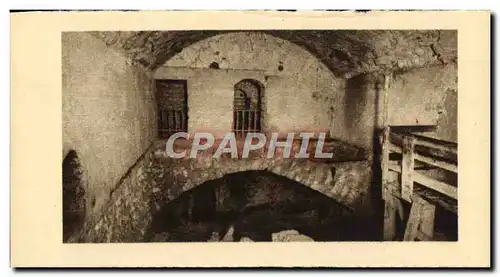 Cartes postales Fort de Douaumont Lieu de l'explosion d'un depot de Grenades Militaria