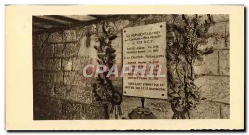 Cartes postales Fort de Douaumont Casemate ou Reposent les corps des Chasseurs tues par un Obus de 420 Allemand