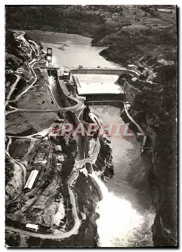 Cartes postales moderne Le Barrage De Genissiat sur le Rhone Vue Generale Aerienne Aval au ler plan le saut de ski