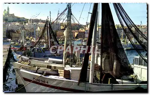 Cartes postales moderne Marseille Chalutiers dans le vieux port Bateaux