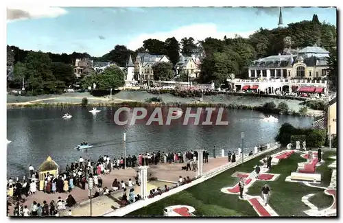 Cartes postales moderne Station Thermale De Bagnoles De L&#39Orne Un Coin Du Lac Et Le Casino Des Thermes