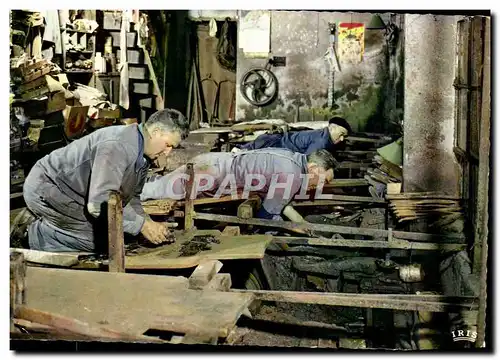 Cartes postales moderne L&#39Auvergne La Fabrication Des Couteaux A Thiers Les Emouleurs Folklore