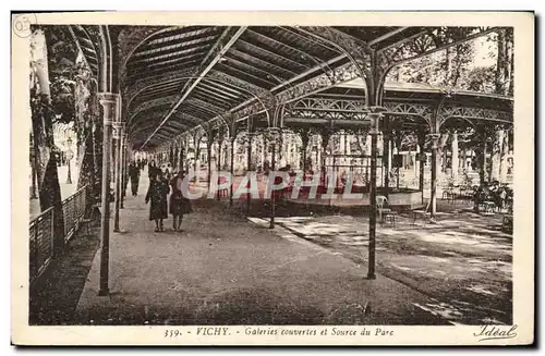 Cartes postales Vichy Galeries Couvertes et Source du Parc