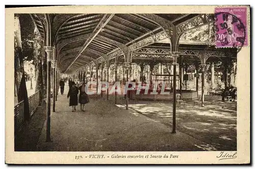 Cartes postales Vichy Galeries Couvertes et Source du Parc