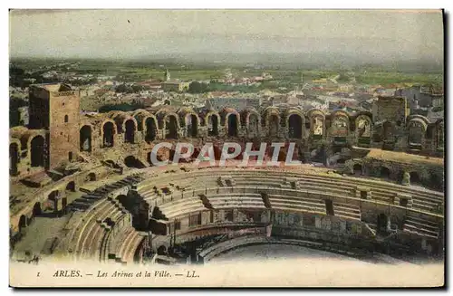 Ansichtskarte AK Arles Les Arenes Et La Ville