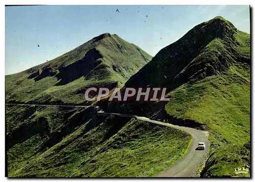 Cartes postales moderne Le Cantal Pittoresque route De Mandailles au Pas De Peyrol a Droite La Roche Noire Ou Petit Puy