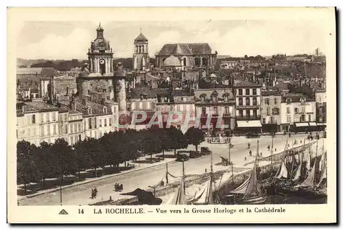 Ansichtskarte AK La Rochelle Vue Vers La Grosse Horloge Et La Cathedrale Bateaux