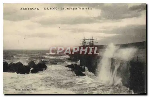 Cartes postales Biretagne Binic La Jetee par vent d&#39Est Bateau