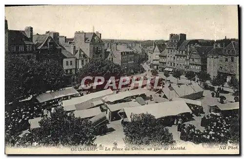 Cartes postales Guingamp La Place du Centre un jour de marche