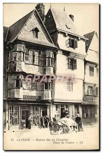 Cartes postales Lannion Maison dite du Chapelier Place du centre (animee)