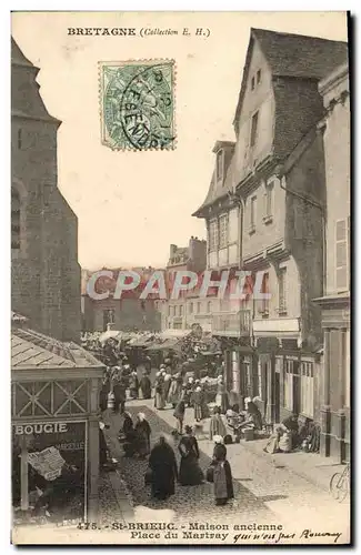 Cartes postales Breatgne St Brieuc Maison Ancienne Place Du Martray Folklore (tres animee)