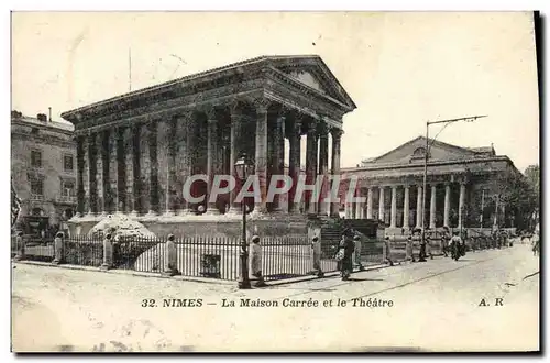 Ansichtskarte AK Nimes La Maison Carree Et Le Theatre