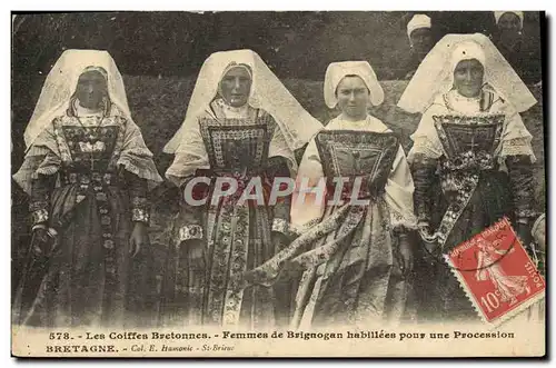 Cartes postales Bretange Les coiffes Bretonnes Femmes de Brignogan habillees pour une Procession foklore