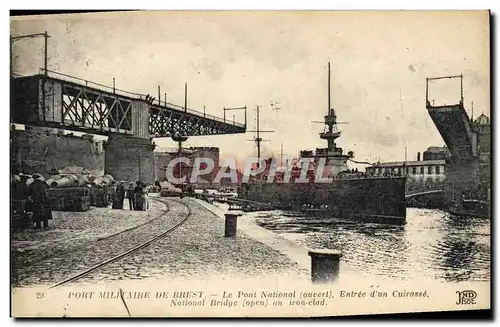 Cartes postales Port Militaire De Brest Le Pont tournant Entree d&#39un cuirasse Bateau