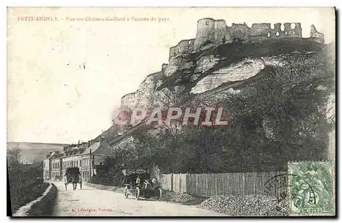 Cartes postales Petit Andely Vue sur Chateau Gaillard a l&#39entree du pays Automobile