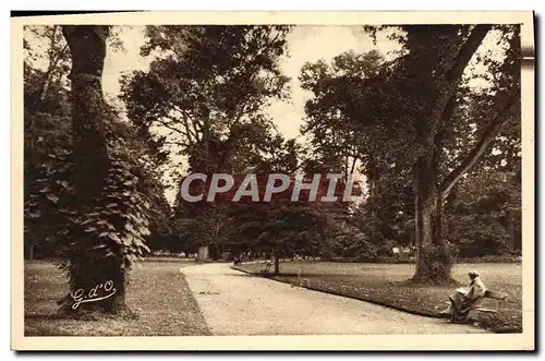 Cartes postales Vichy Allee Dans Les Grands Parcs