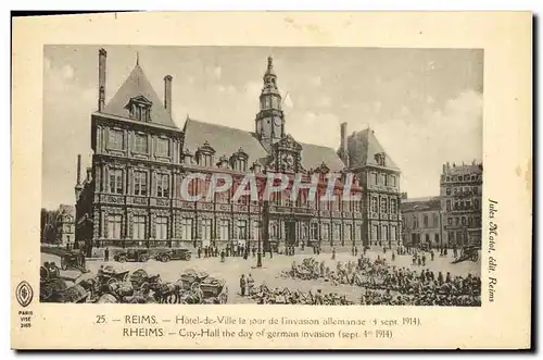 Cartes postales Reims Hotel de Ville le jour de l&#39invasion allemande 4 sept 1914 Militaria