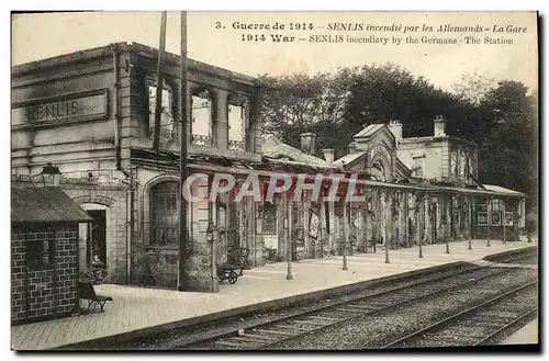 Ansichtskarte AK Senlis incendte par les Alemands La gare Militaria