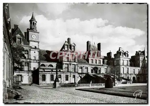 Cartes postales moderne Fontainebleau Le Palais Cour des Adieux