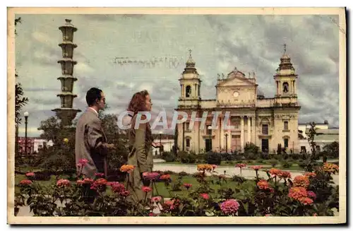 Cartes postales The Scene Of Beautiful Flowers With The Cathedral in The Background Guatemala