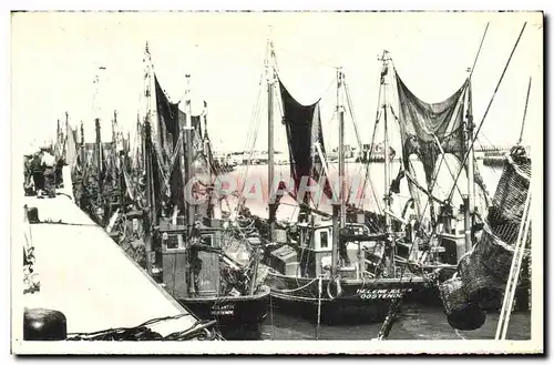 Cartes postales Ostende Le Dock Montgomery Bateaux