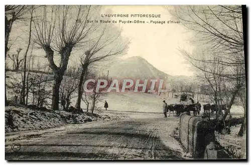 Ansichtskarte AK L&#39Auvergne Pittoresque Sur Le Route Du Puy De Dome Paysage D&#39Hiver Attelage (bonne animati