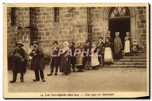 Cartes postales Les Auvergnats Chez Eux Un Noce En Auvergne Folklore