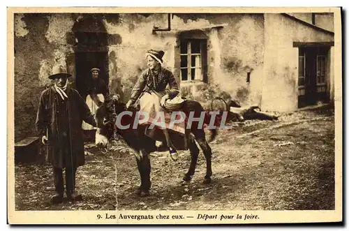 Cartes postales Les Auvergnats Chez Eux Depart Pour La Foire Folklore