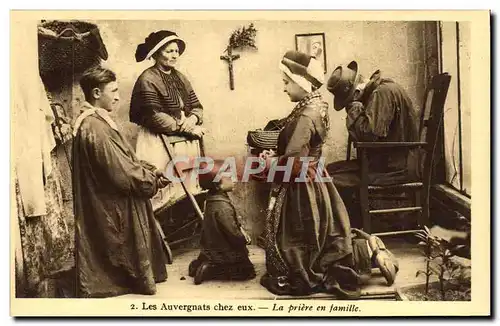 Cartes postales Les Auvergnats Chez Eux La Priere En Famille Folklore