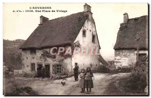 Cartes postales G d'O L'Auvergne Une Place De Village Enfants