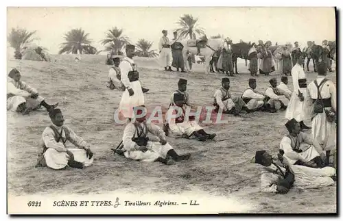 Cartes postales Scenes Et Types Tirailleurs Algeriens Militaria