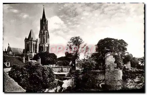 Cartes postales moderne Senlis Ruines De l&#39Ancien Chateau Et La Cathedrale