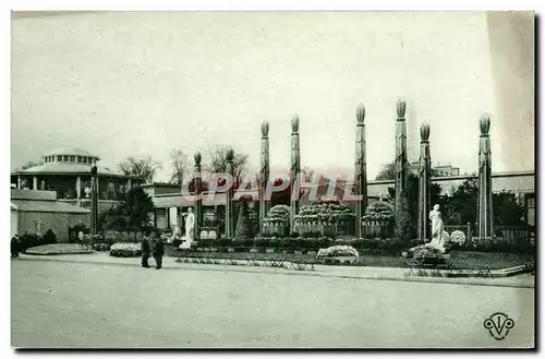 Cartes postales Un Des Jardins Sur La Gare Des Invalides Paris