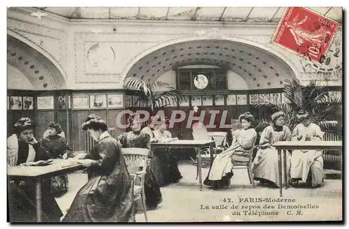 Cartes postales Paris Moderne La Salle du Repos des Demoiselles du telephone TOP