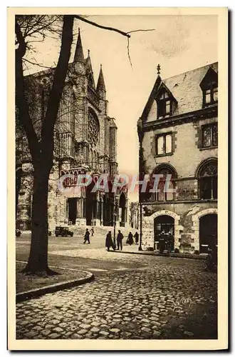 Ansichtskarte AK Chartres L&#39Ancienne Poste et le Portail Sud