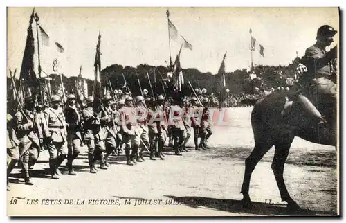 Cartes postales Les Fetes De La Victoire 14 Juillet 1919 Drapeaux d&#39infanterie Militaria