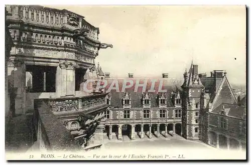 Cartes postales Blois Le Chateau Vue Sur La Cour De l&#39Escalier Francois 1er