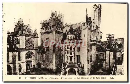 Cartes postales Pierrefonds L'Escalier D'Honneur Le Donjon Et La Chapelle